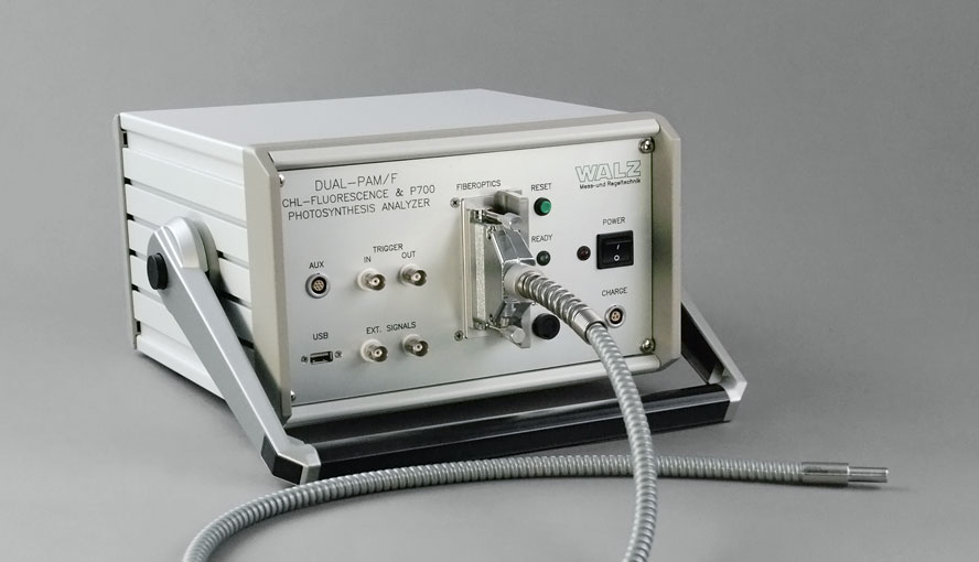 Front view of FIBER version of DUAL-PAM-100 (DUAL-PAM/F).