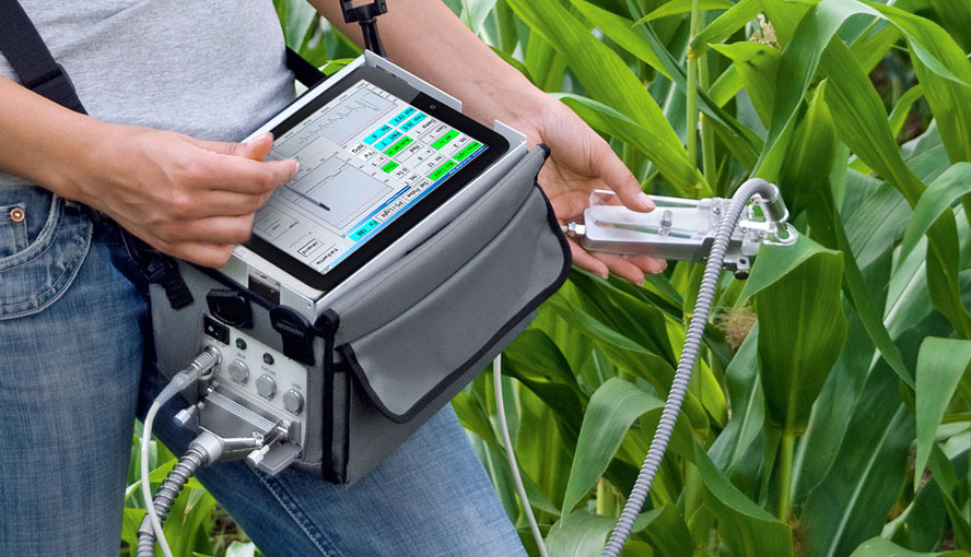 PAM-2500 operated by the touch screen of an ultra mobile PC.
