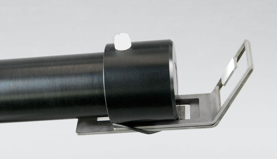 MONI-HEAD/S Measuring Head of the AQUATIC versions. Close-up with titanium sample clip.
