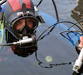 M.Sc. Nicolas Eckert ready for a dive to position MONI-HEAD/S sensors (prototypes with stainless steel housing were employed). (Limnological research base of the Technical University of Munich, Iffeldorf, headed by Prof. A. Melzer).