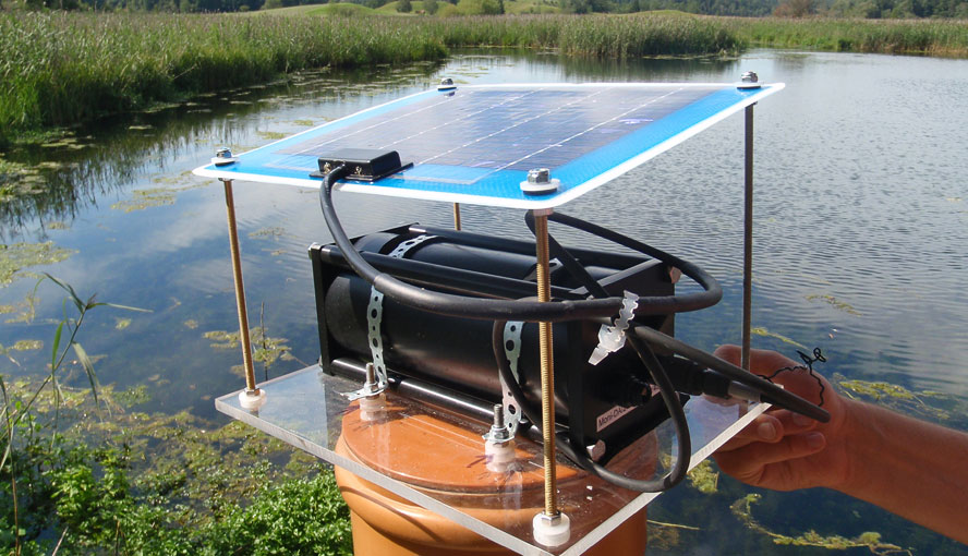 Buoy carrying a mobile phone/GPRS modem for continuous transmission of MONI-DA data which is powered by a solar panel (Limnological research base of the Technical University of Munich, headed by Prof. A. Melzer).