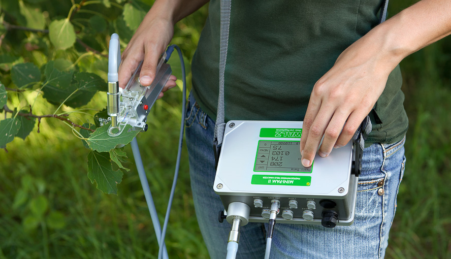 Touchscreen operation of the MINI-PAM-II.