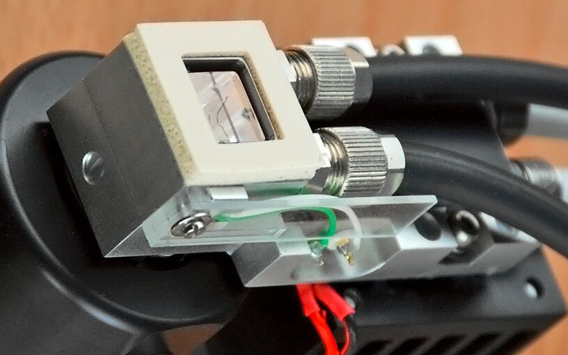 Leaf temperature sensor in the DUAL-PAM Gas-Exchange Cuvette 3010-DUAL
