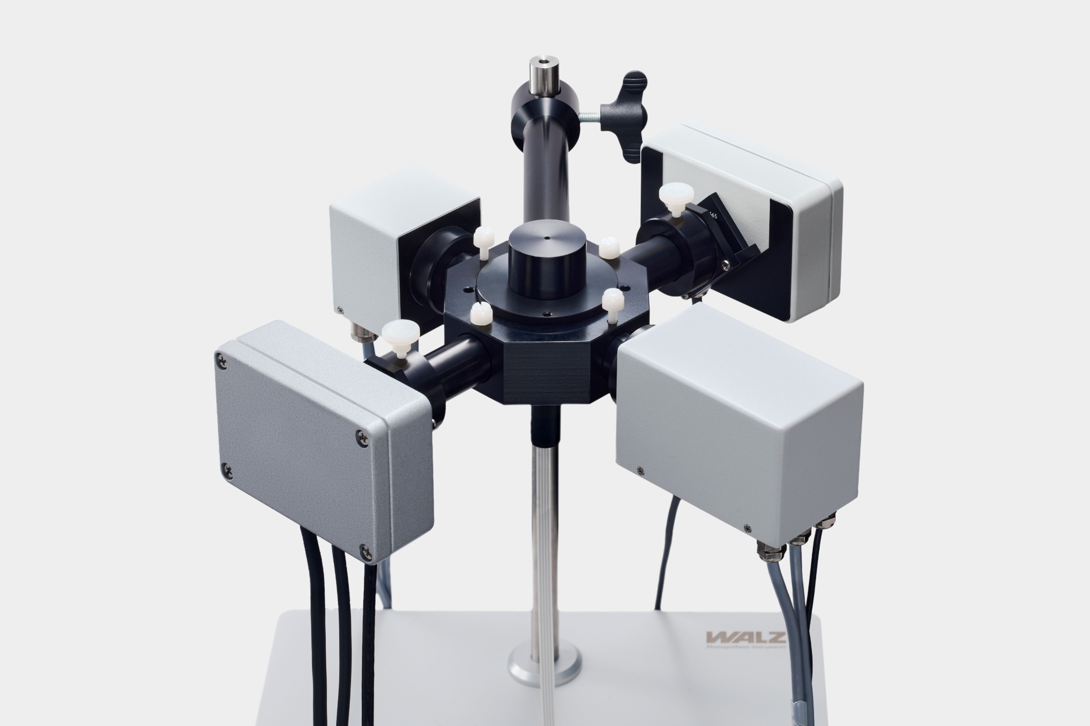 Full MULTI-COLOR-PAM-II configuration for suspension measurements. The four measuring heads connected to the optical unit ED-101US/MS with the two emitter and detector heads positioned opposite each other.